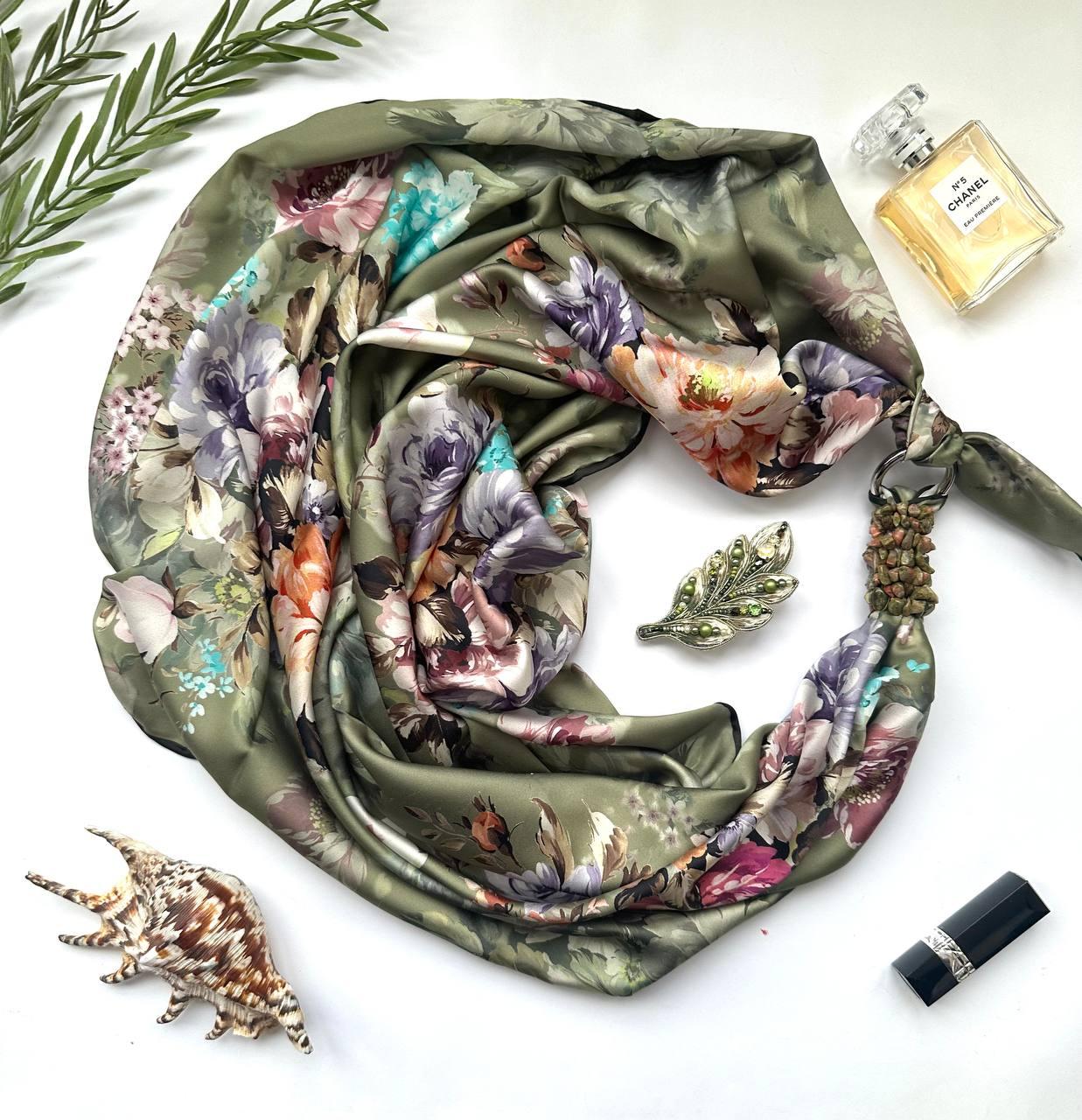 Дизайнерська шовкова хустка My Scarf "Зелений луг" 90 на 90 см прикрашена унакидом
