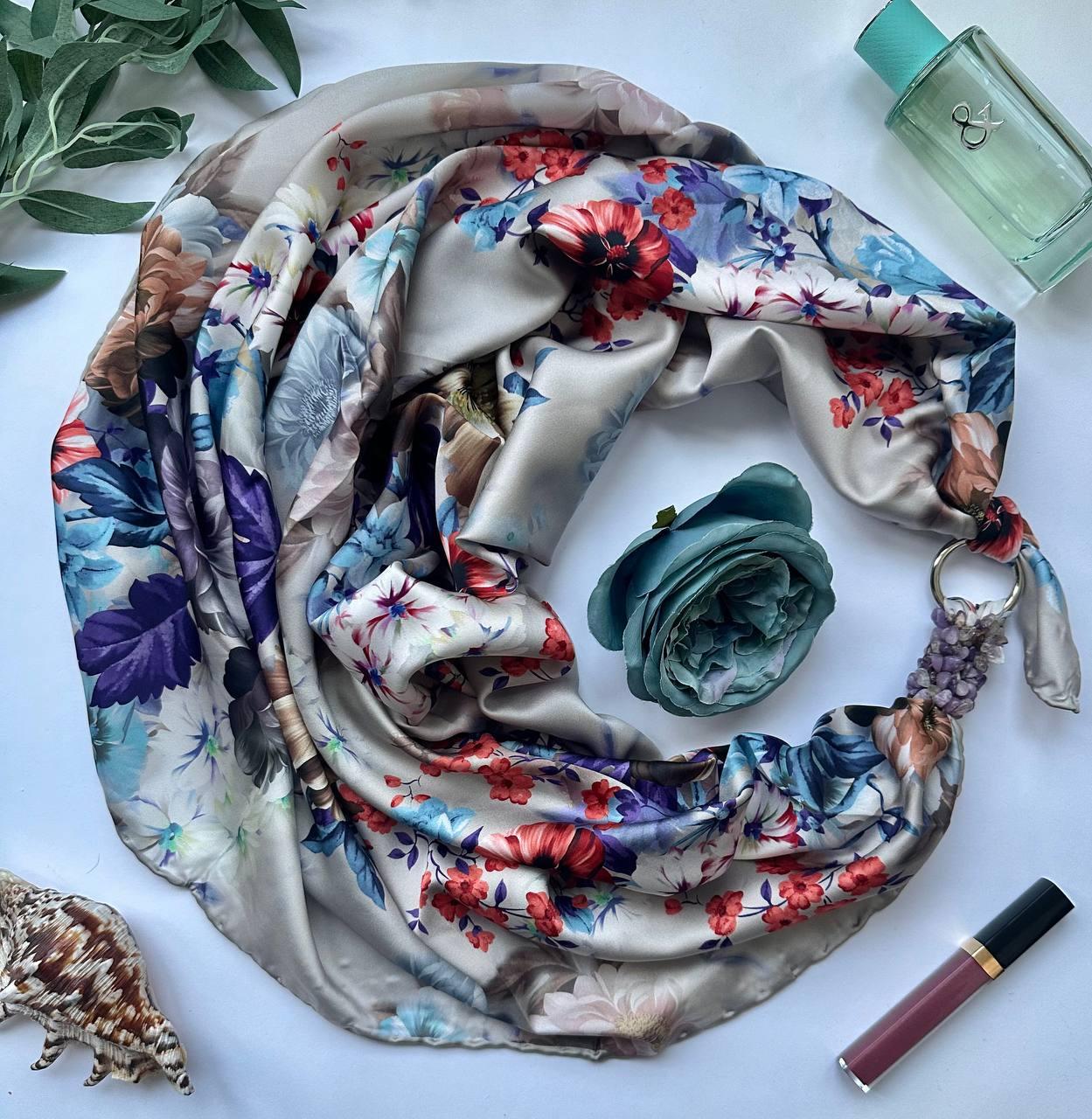 Дизайнерська шовкова хустка My Scarf "Блакитна гортензія" 90 на 90 см прикрашена аметистом