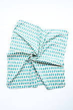 Сатинова пелюшка пінгвін на білому