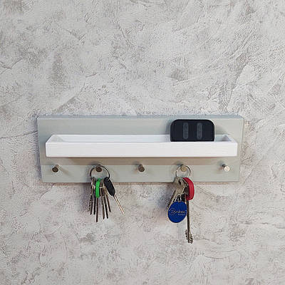Ключниця дерев'яна з полицею білого кольору. 30х10 см