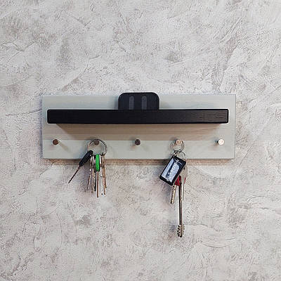 Ключниця дерев'яна з полицею чорного кольору. 30х10 см