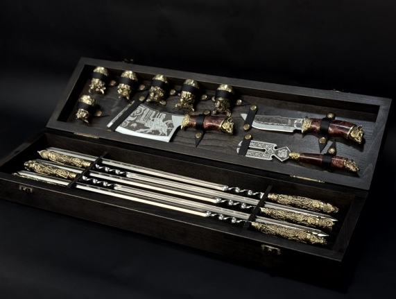 Шампура подарункові "Дикі звірі Max" з вилкою для зняття м'яса, мисливським ножем, ножем-сікачем і чарками, фото 1