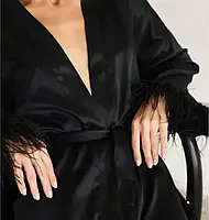 Атласний халат із пір'ям і поясом