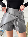 Сіра жіноча шкіряна спідниця-шорти з імітацією ґудзиків, фото 3