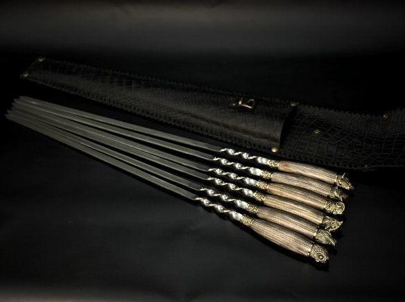 Набір шампурів "Полювання" з декоративною рукояттю з ясеню та лиття з бронзи в закритому сагайдаку зі шкіри, фото 1