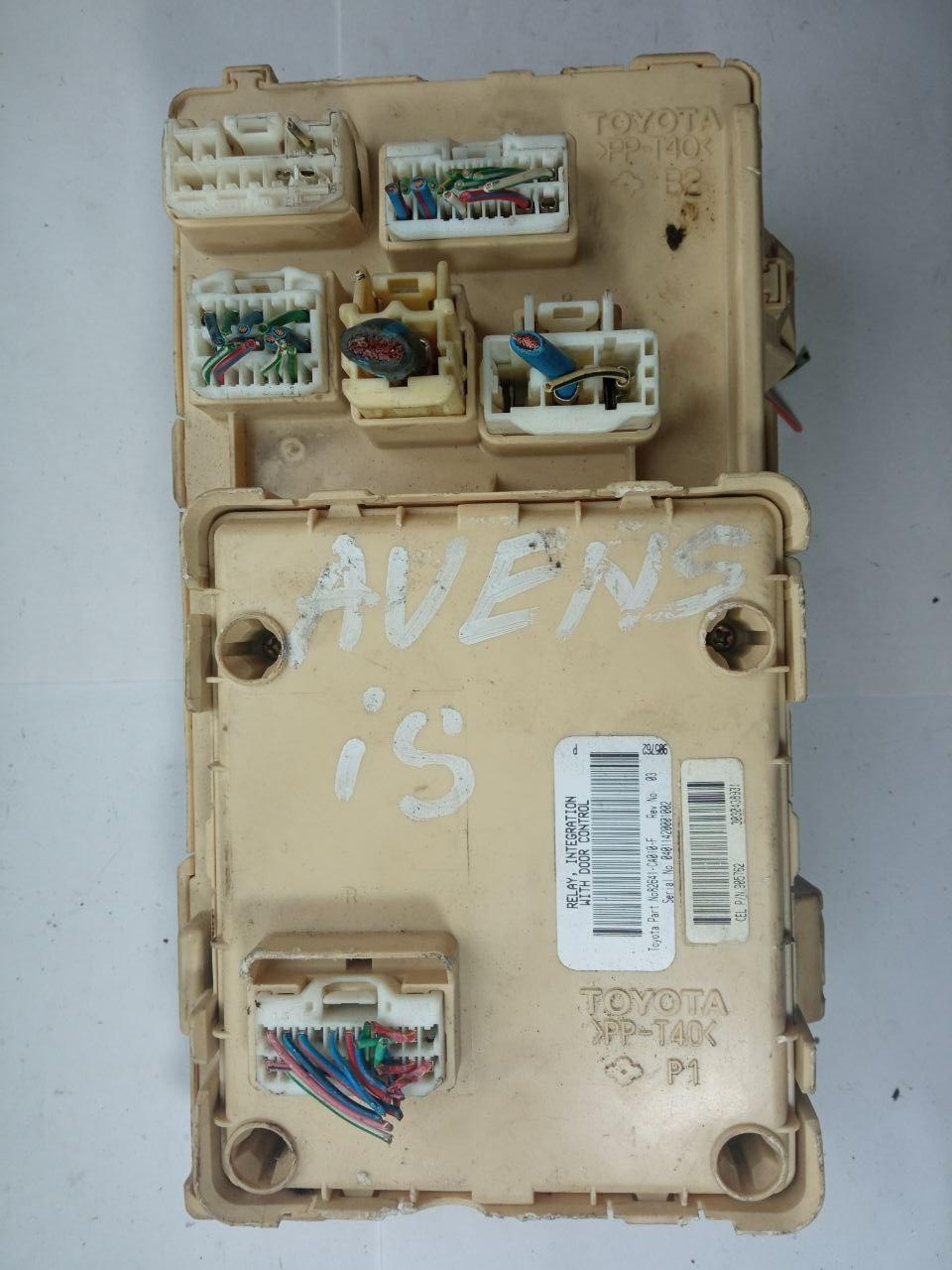 Електронний блок запобіжників Toyota Avensis Part NO 82641-CA010-F