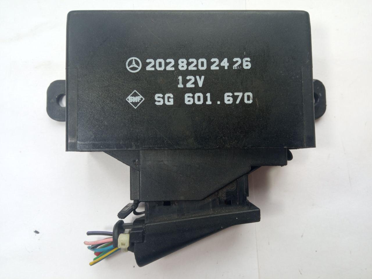 Електронний блок керування Mercedes 202 820 2426 SG 601.670 W-202 C220