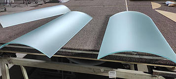 Гнуте скло для меблевих фасадів і перегородок