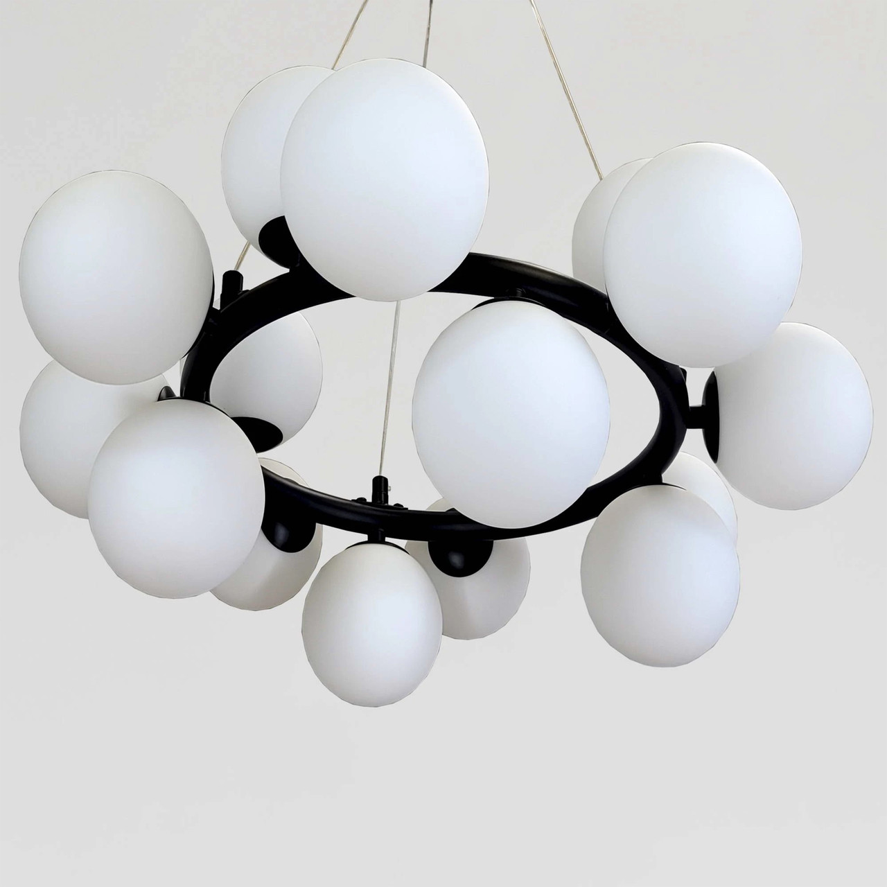 Підвісна люстра у вигляді кільця в чорному корпусі на 16 кульок D123/16BK, фото 1