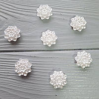 Квітка пластикова біла 2 см — набір 10 шт.