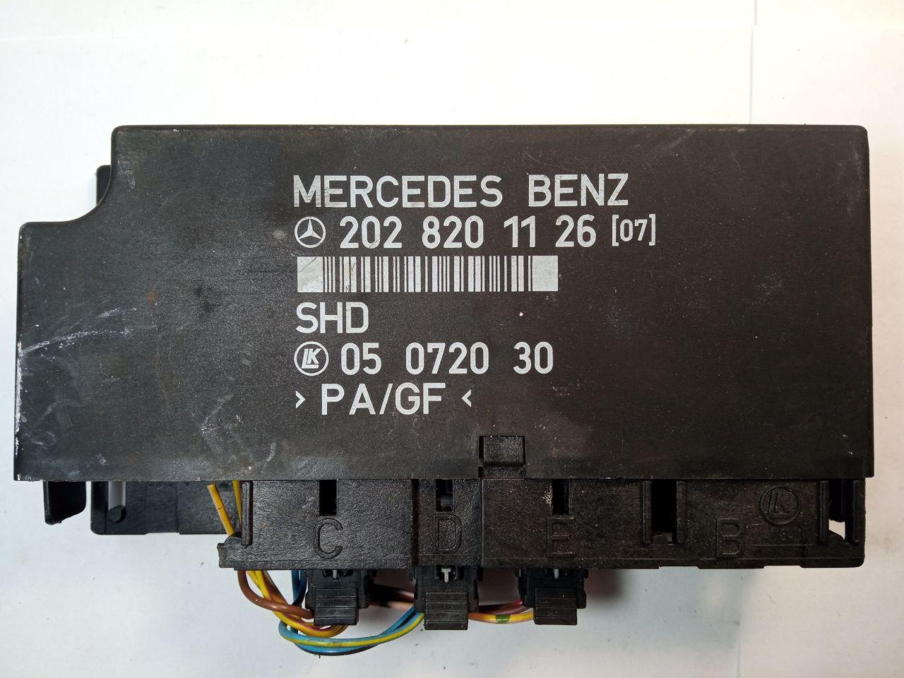Електронний блок керування Mercedes 202 820 11 26 (07) /05 0720 30 MB C180