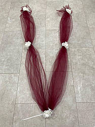 Стрічка на автомобіль фатинова у кольорі марсала з латексними трояндами. Прикраса на весільну машину