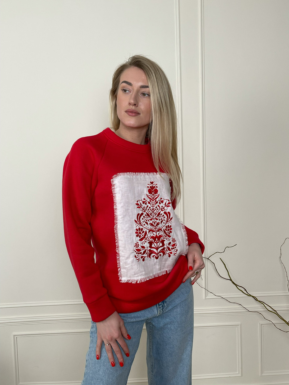 Свитшот женский с вышивкой "Дерево жизни" красный на флисе, фото 1
