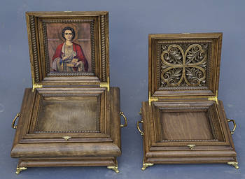 ДЕРЕВ'ЯНІ КОВЧЕГИ ДЛЯ ЧАСТОК СВЯТИХ МОЩІВ