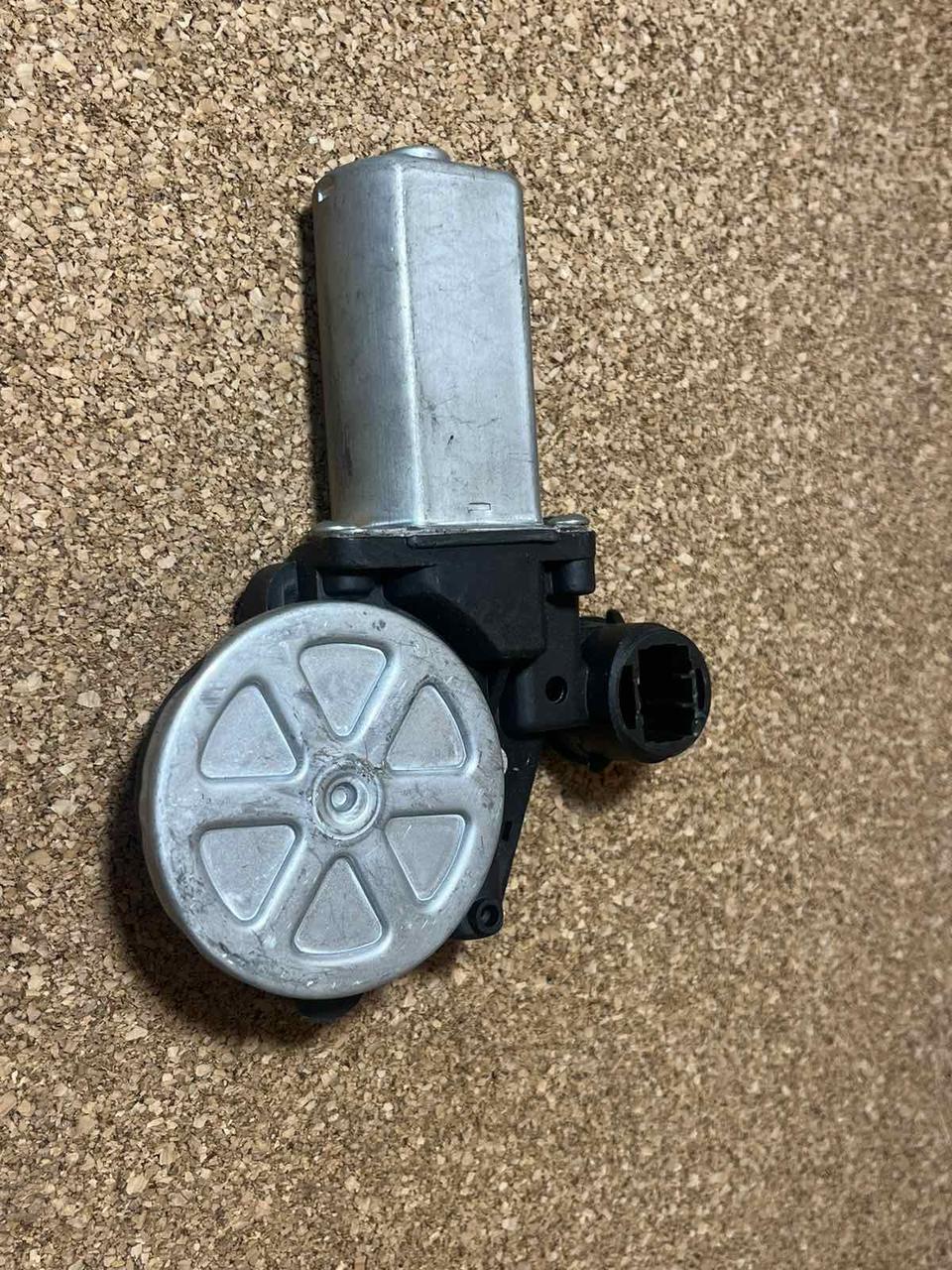 Мотор склопідйомника передній лівий BYD F3 F3R Бід Ф3 Ф3Р, фото 1