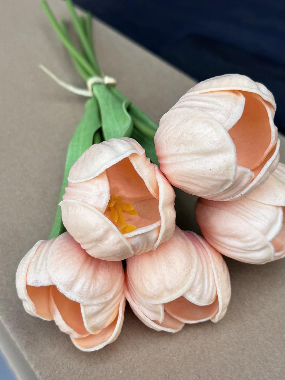 Штучні квіти. Букет силіконових тюльпанів висота 37 см, 5 кольорів у букеті