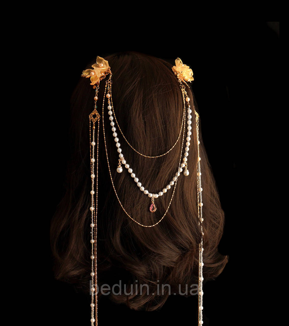 Багатошарова прикраса на волосся "Аурелія" з довгими ланцюжками з перлів і квітів — Aushal Jewellery, фото 1