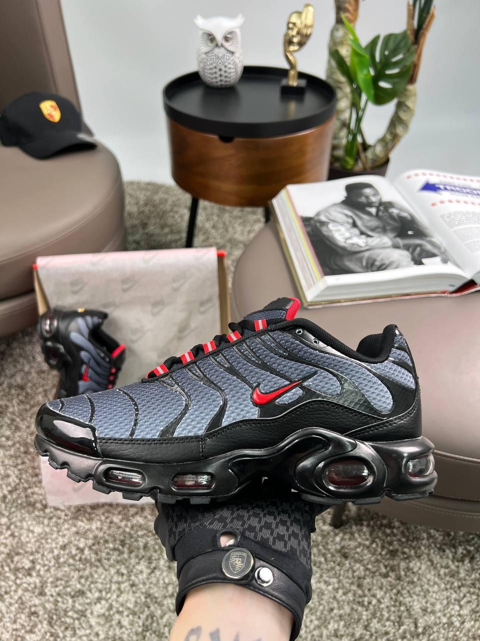 Чоловічі шкіряні текстиль кросівки Nike Air Max Plus New Black Grey Red, кеди Найк чорні. Чоловіче взуття