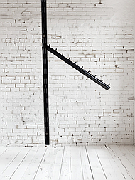 Кронштейн чорний із кріпленням у рейку