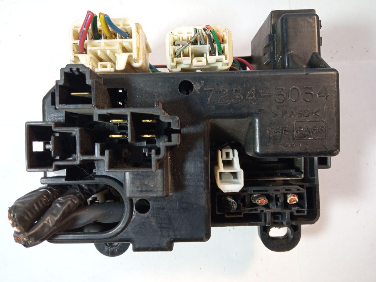 Електронний блок запобіжників 7254-3034 Mazda 628