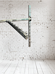 Кронштейн (вішало для одягу) на перемичку