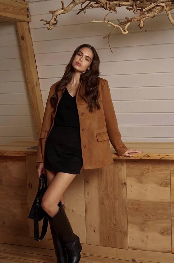 Подовжений жіночий жакет вільного фасону замшевий на підкладці на ґудзиках розміри 42-48 арт 228не