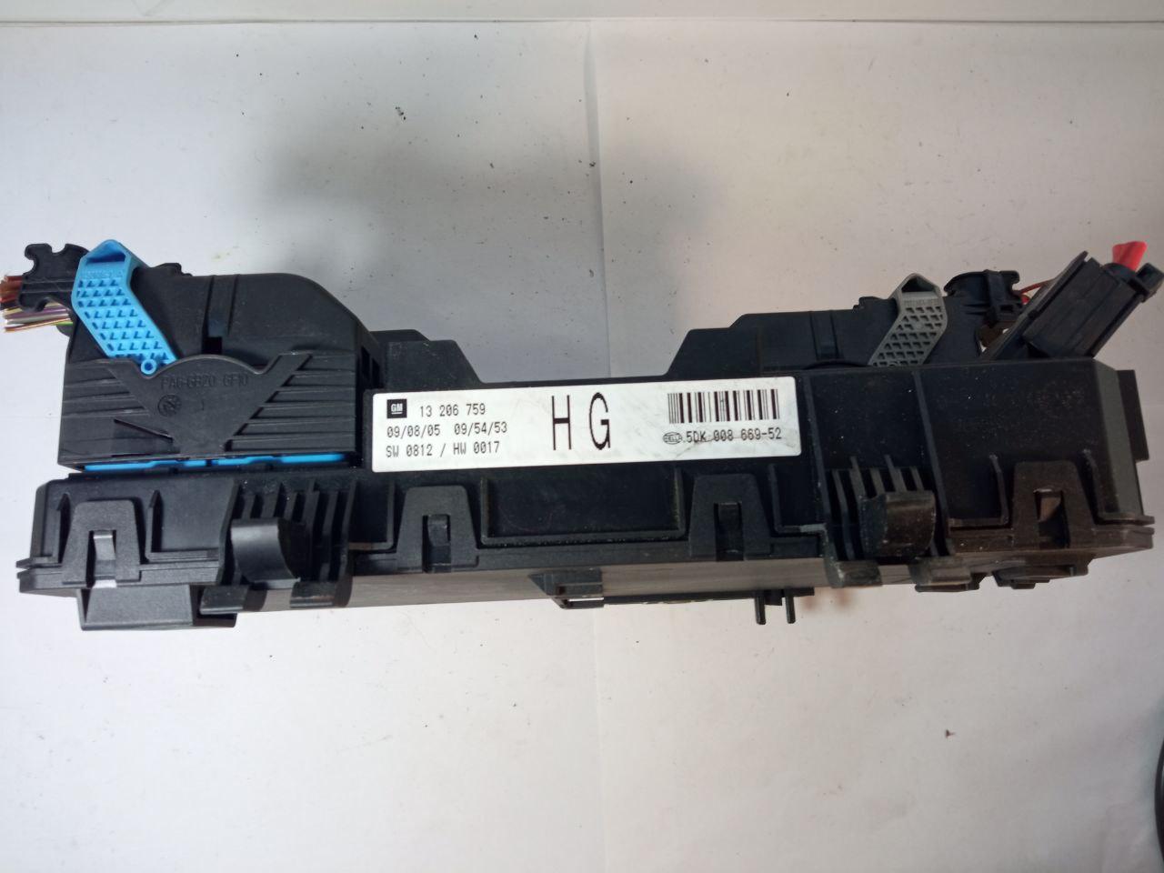 Блок керування запобіжників GM 13 206 759 HG SW0812 HW0017 5DK 008 669-52