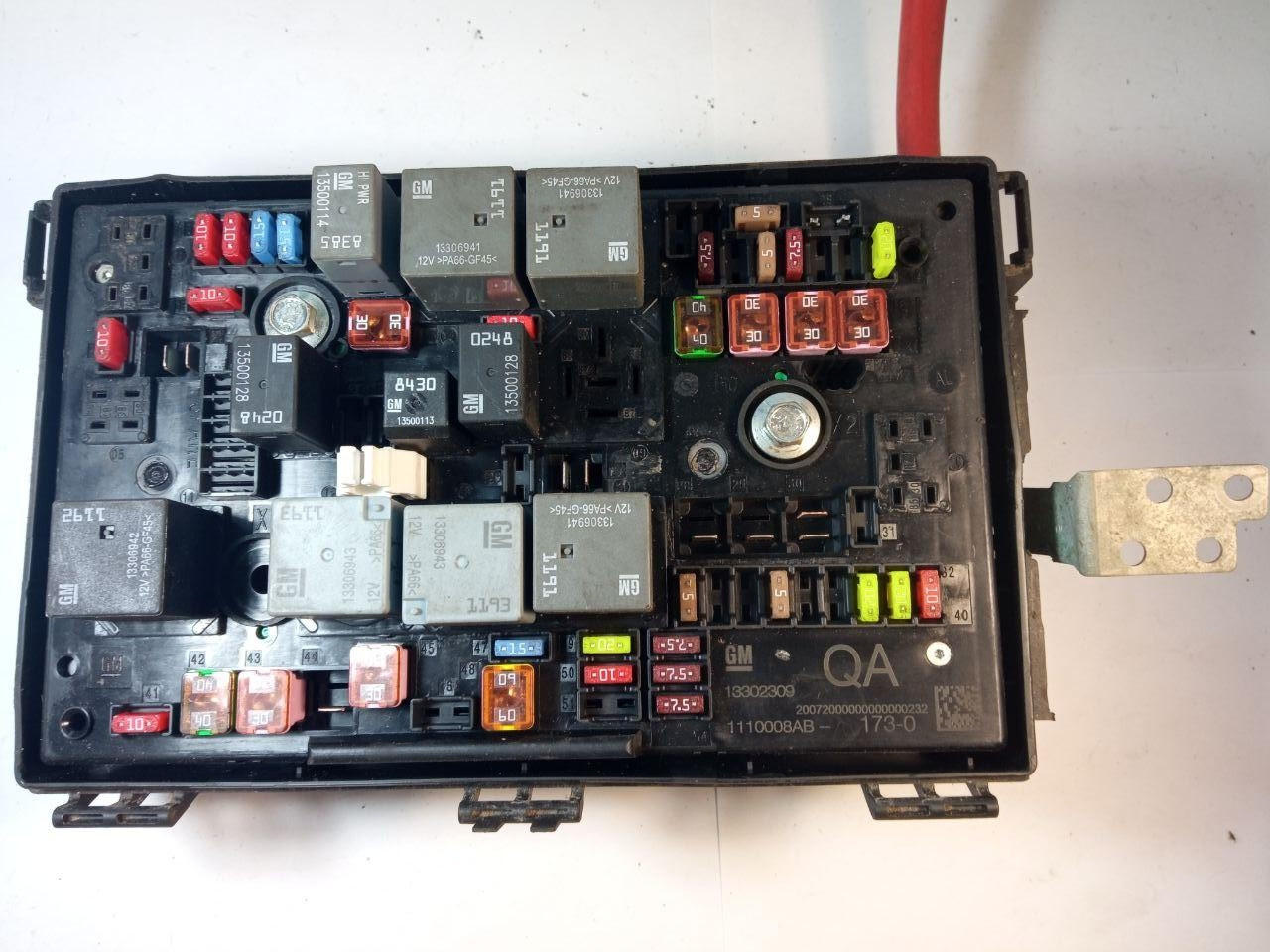 Блок керування запобіжників GM 13302309 QA 1110008AB 173-0 Astra J