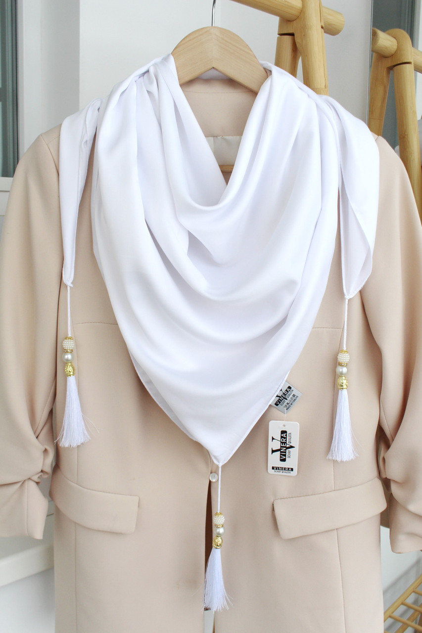 Хустка однотонна атласна з кісточкою "Нінель" біла 241010, фото 1