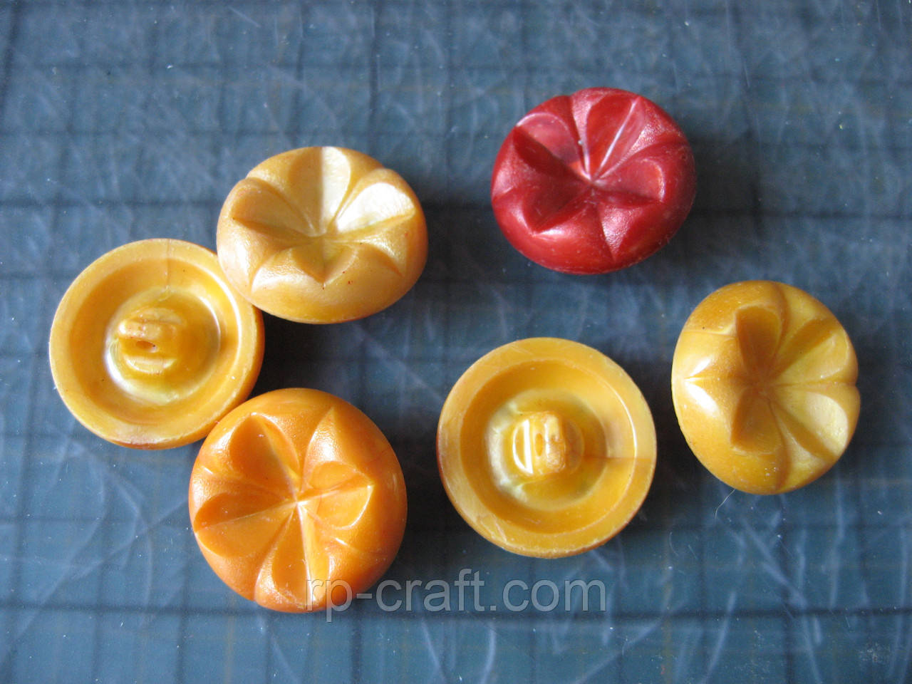 206. Набір пластикових гудзиків, 6 штук, 10х25х25 мм, різні кольори, фото 1