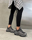Масивні жіночі кросівки в трендовому кольорі графіт, фото 5