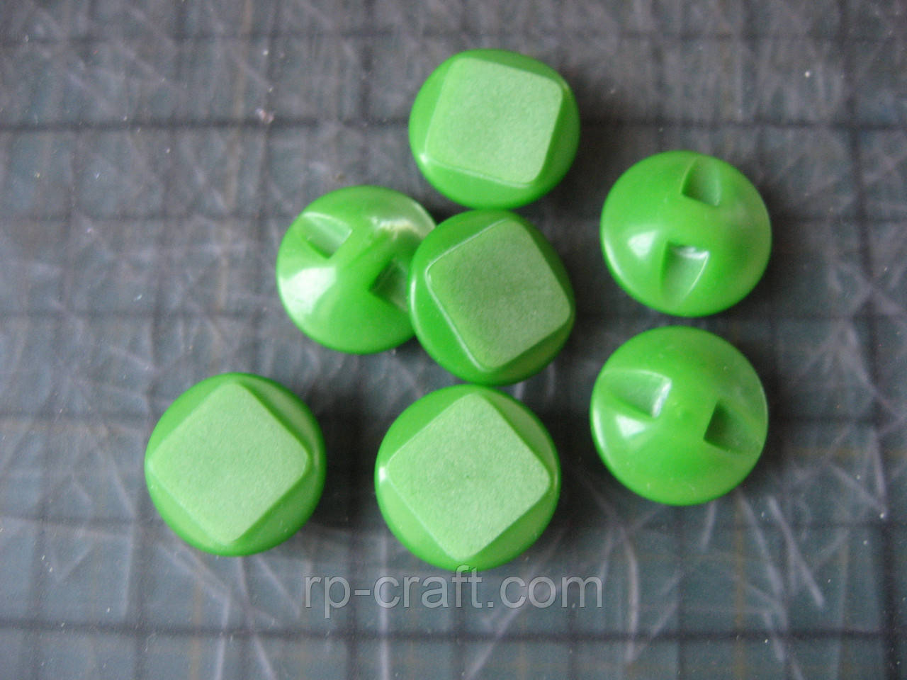 210. Набір пластикових гудзиків, 7 штук, 6х16х16 мм, зелені, фото 1