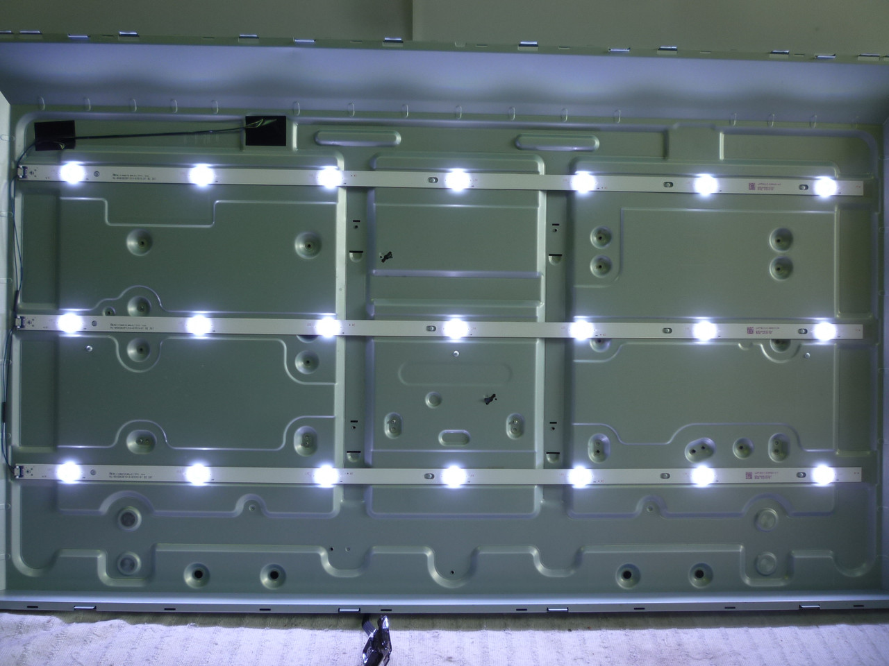 Світлодіодні LED-лінійки HL-99430CSP1313-0701S-01 (LED TV LG 43LK5100PLA.BEEFLJP) = Б/В =.