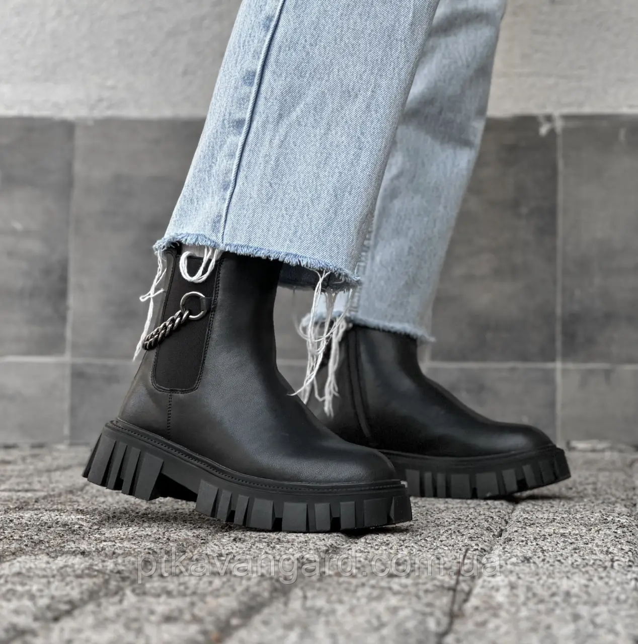Черевики Челсі жіночі демісезонні із натуральної шкіри з ланцюжком розмір 40 чорний, фото 1
