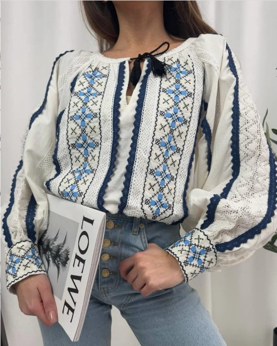 Вишиванка з кружевом та мережкою розміри S, M, L.