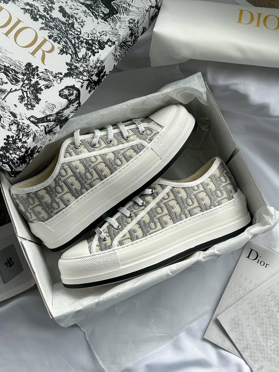 B23 Deep White/Grey  Low Platform Premium 37