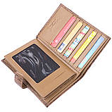 Незвичайне чоловіче портмоне з хлястиком з натуральної шкіри з тисненням під крокодила KARYA 21196 Світло-коричневий, фото 4