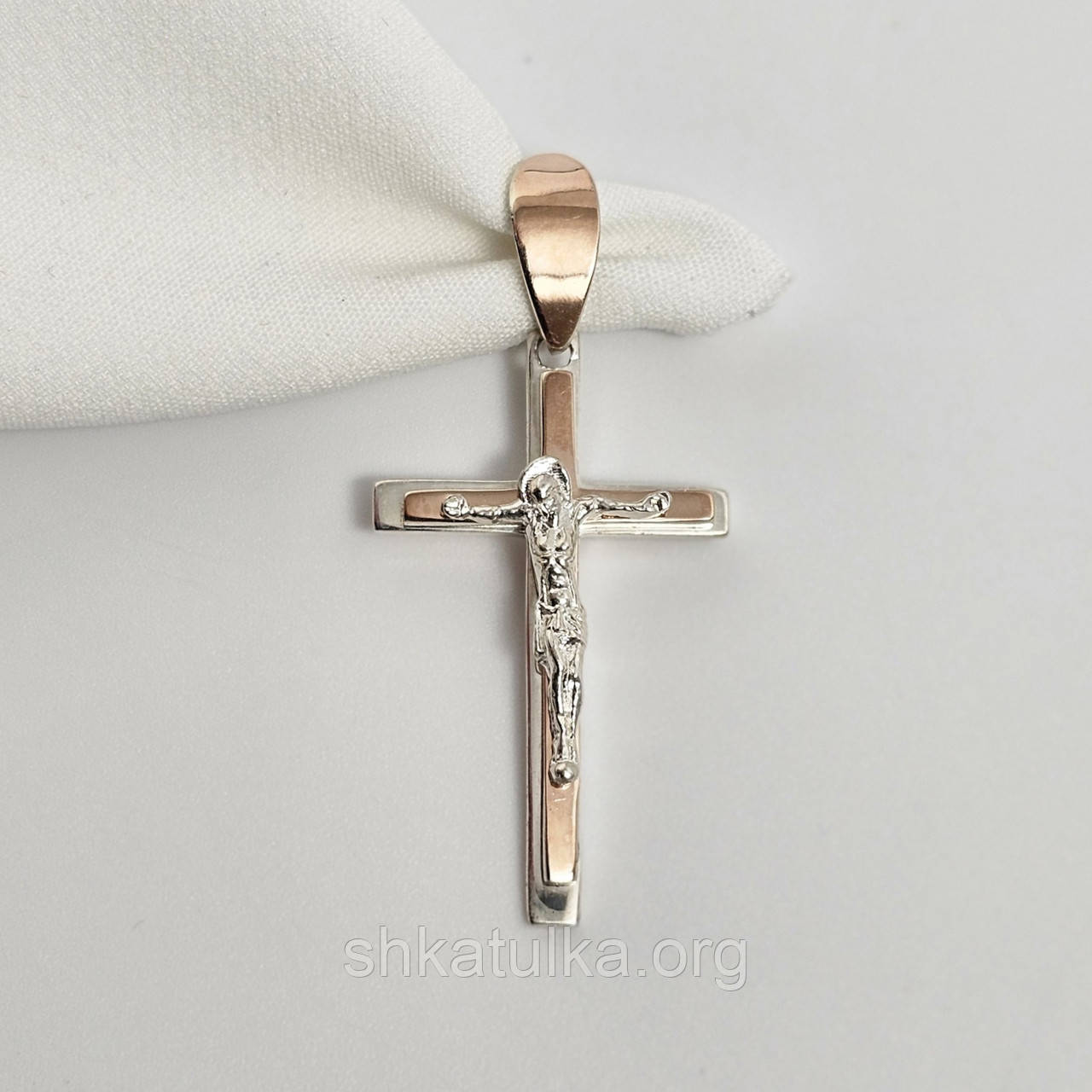 Срібний хрест зі вставками золота розп'яттям