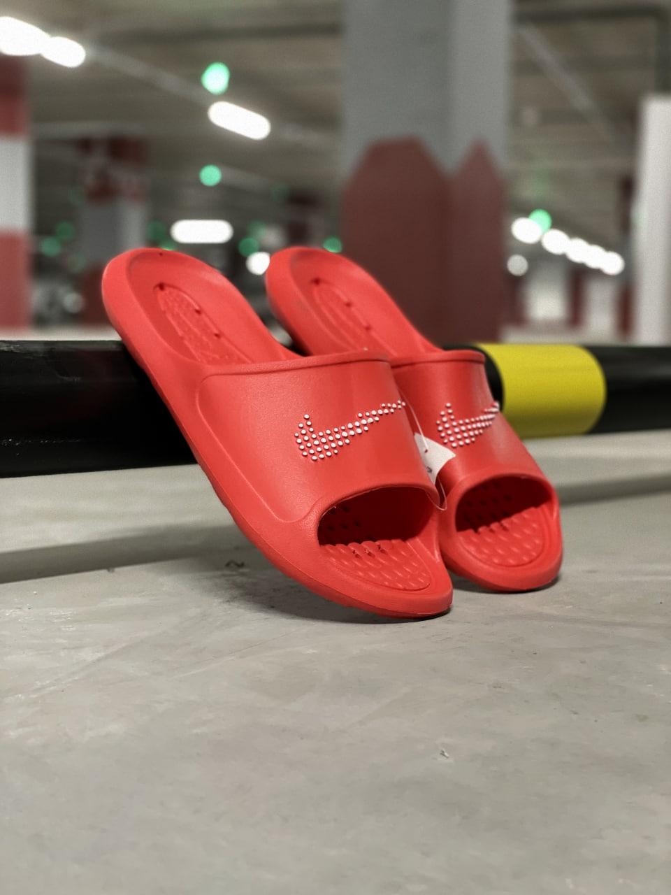 Nike Victori One Shower Slide red