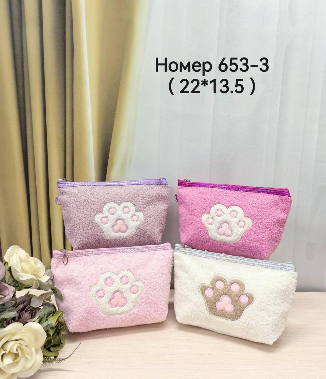 Косметичка прямокутна хутряна 22*13 см на блискавці з петелькою Лапка у різних кольорах Nina, фото 1