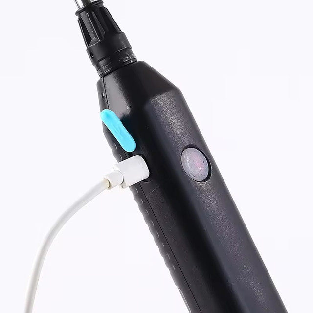 Опрыскиватель аккумуляторный 2200 mAh Оснащенный мощным аккумулятором емкостью 2200 мАч и USB зарядкой, он работает до 3 часов при полной зарядке. Корпус опрыскивателя водонепроницаемый, с защищенной кнопкой включения и закрываемым гнездом для подзарядки.