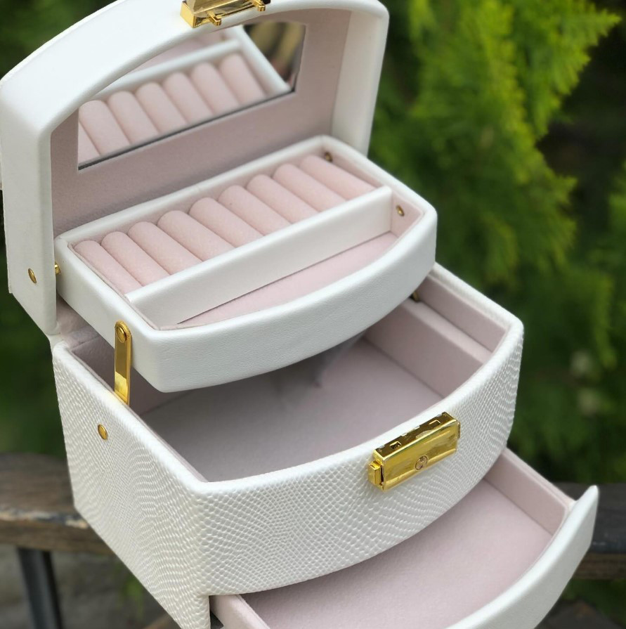 Скринька для прикрас з екошкіри з тисненням 15х13х12 см (сіра), фото 1