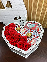 Набір подарунковий із солодощами святковий + Мильні троянди для дівчини