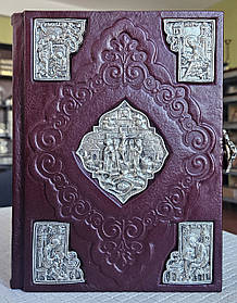 Книга Святе Євангелія требне/ оклад шкіра, ураїнська мова, розмір 15*20, накладка сріблення, застібка