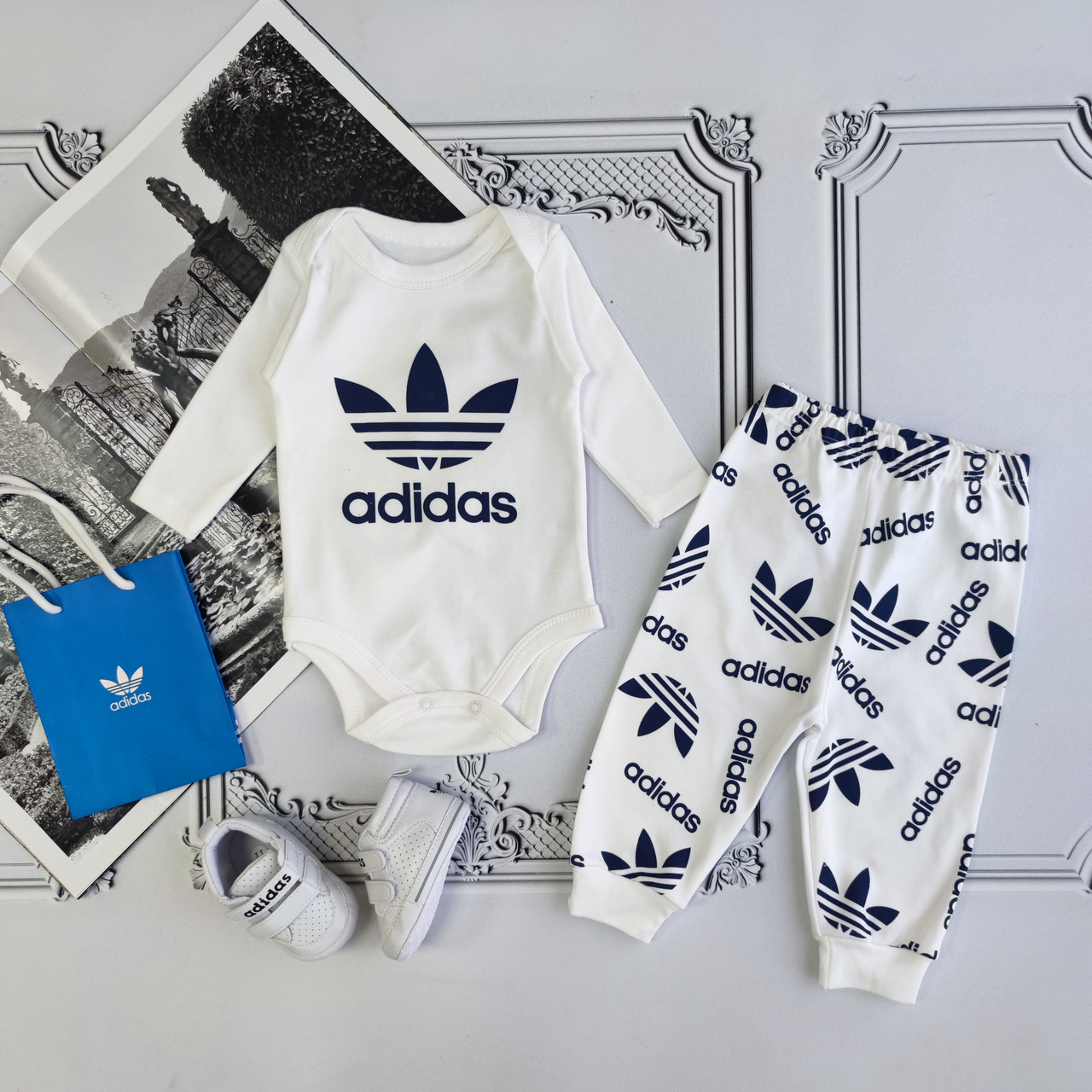 Комплект Adidas білий бодік з довгим рукавом і штани для новонароджених
