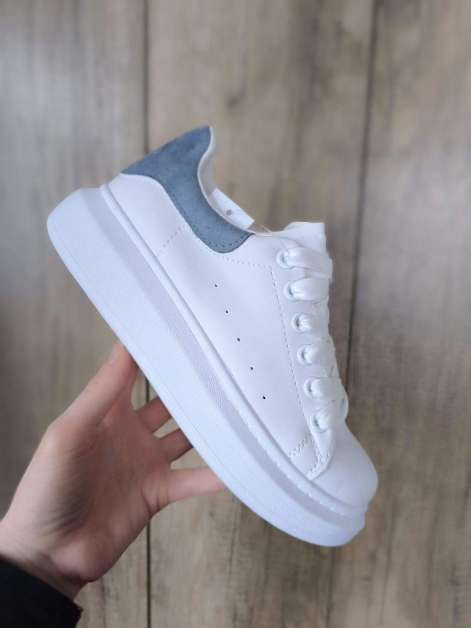 Білі кросівки кріпери з блакитною замшевою замшевою вставкою демісезон еко шкіряні