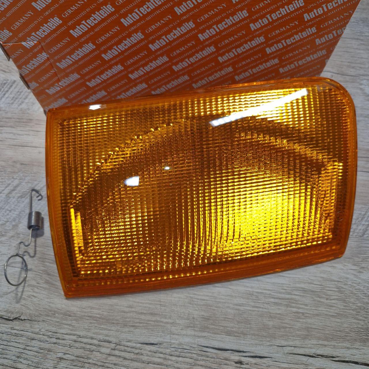 Покажчик повороту передній правий жовтий AUTOTECHTEILE 395 3011 (без патрона) VOLKSWAGEN LT 96->