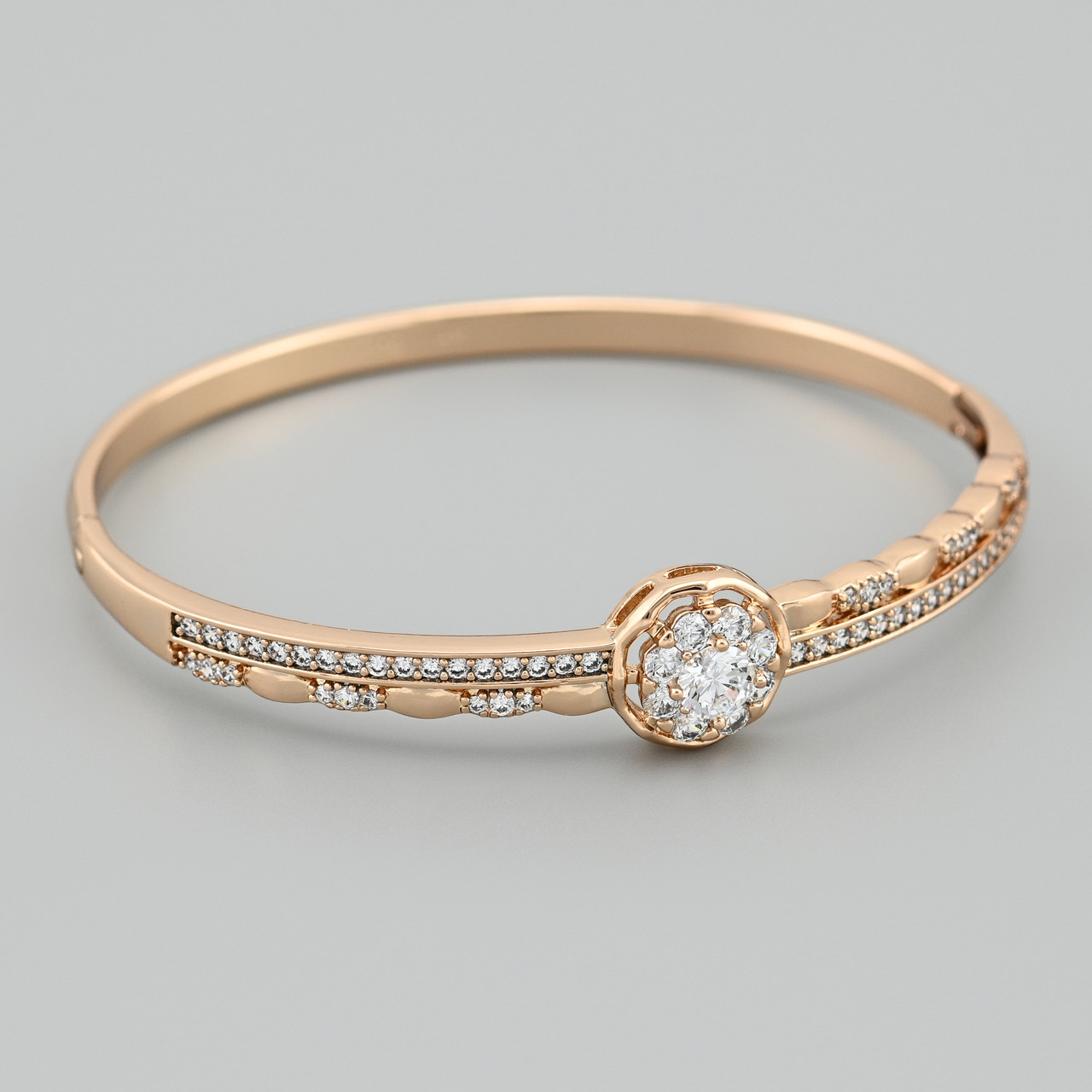 Жорсткий браслет Бренда 48948 ширина 12 мм білі фіаніти позолота 18К довжина 15-18, фото 1