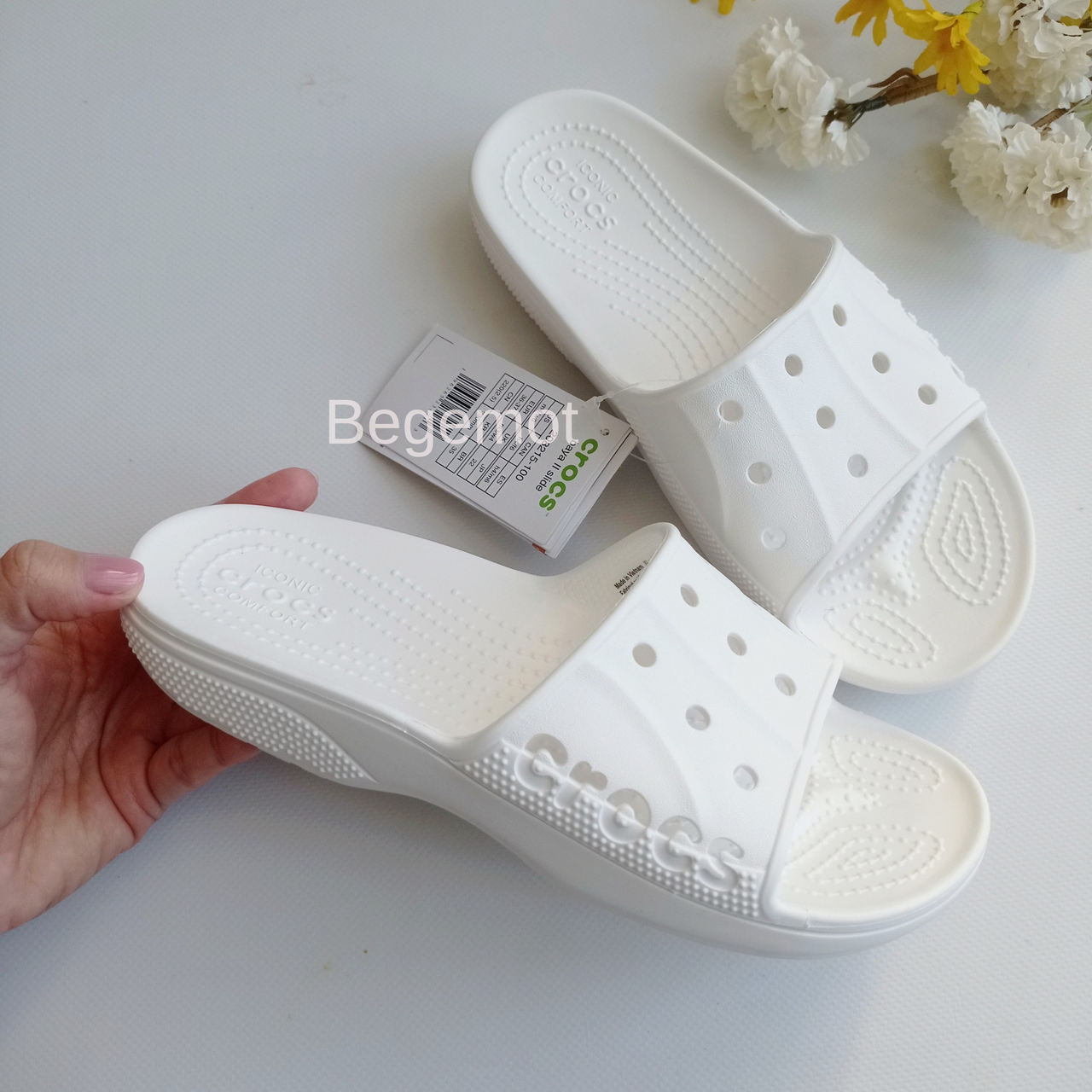 Слайди Crocs Baya жіночі шльопанці жіночі Білий