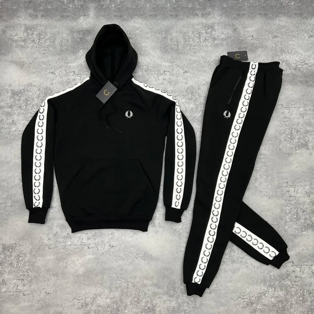 Чоловічий зимовий костюм Fred Perry Худі + Штани чорний з лампасами на флісі Фред Перрі утеплений, фото 1